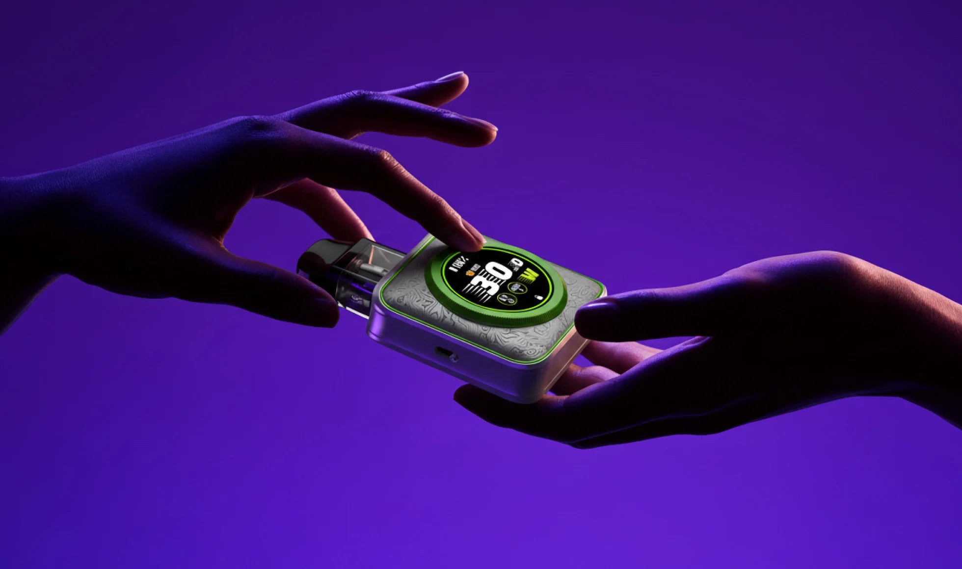 Vaporesso Xros 5 Nano device in person's hand