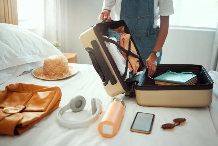 
Homepage - packing suitcase